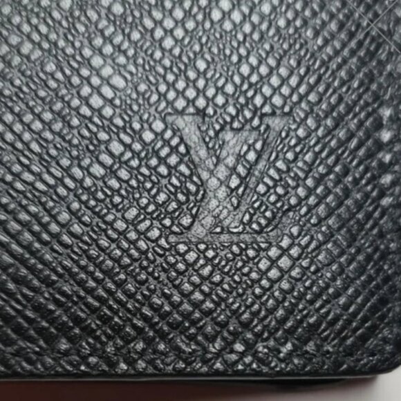 Louis Vuitton Black Taiga Brazza Leather Vertical wallet Wallet 971v13 - Picture 1 of 7